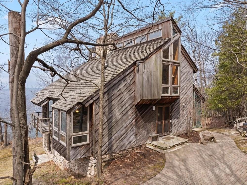 Currently Displayed Property Photo