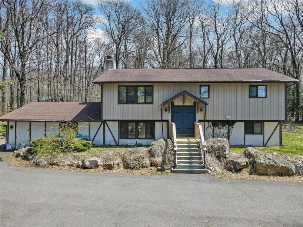 Currently Displayed Property Photo