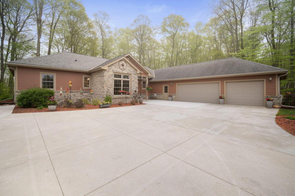 Currently Displayed Property Photo