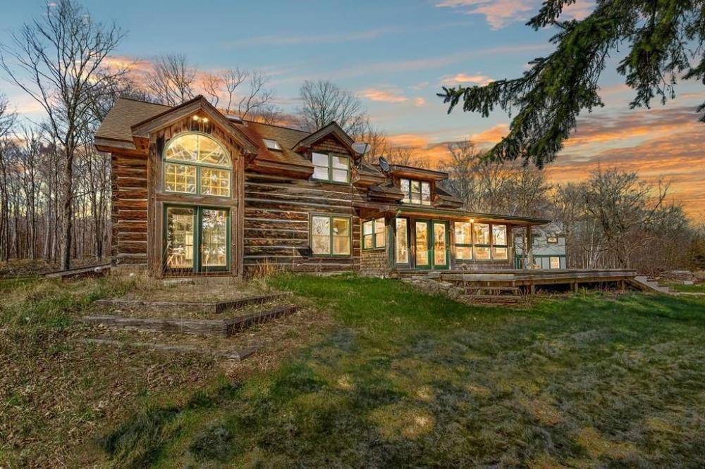 Currently Displayed Property Photo